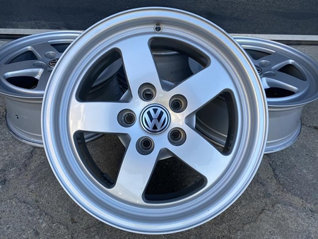 Felgi aluminiowe 16 cali 8W0 VW Passat Caddy Touran Sharan